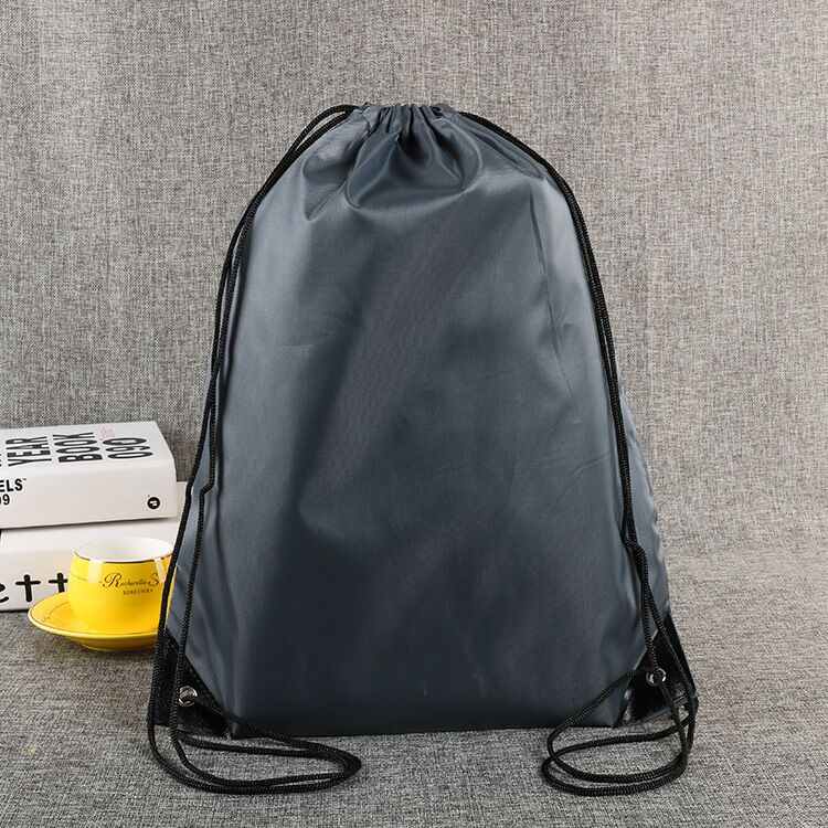 Stock jeftin najlonski ruksak za pohranu prihvaća prilagođeni logo 210D ruksak na vezice za promociju
